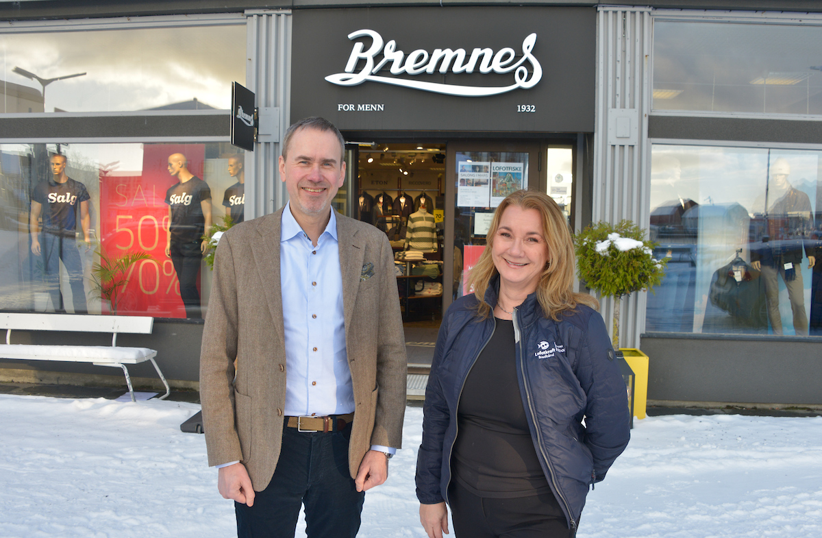 Per Bremnes og Trine Husjord utenfor Bremnes AS