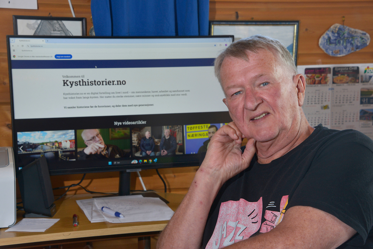 SIDEN STARTEN: Forfatter og journalist John-Arne Storhaug (75) har hatt fiberbredbånd fra Lofotkraft Bredbånd siden oppstarten i 2005.  Foto: Tore Berntsen Visualdays.no
