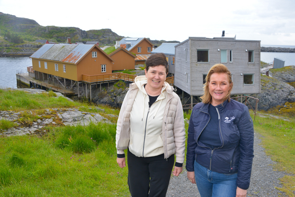 Ingunn Rasmussen, eier og driver av Holmen Lofoten og Trine Husjord, salgs- og kundekonsulent i Lofotkraft Bredbånd.