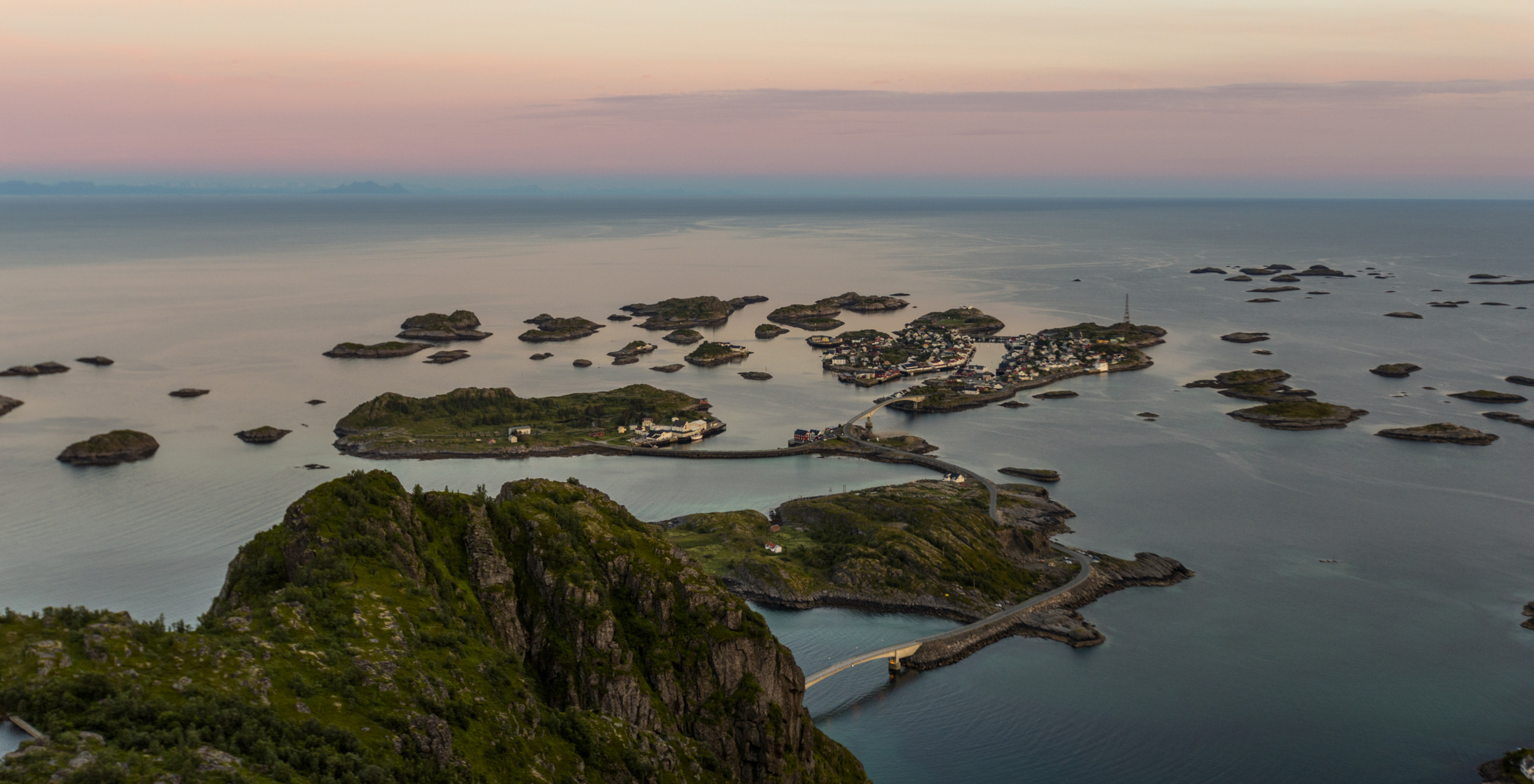 Foto: Henningsvær av Espen Mortensen